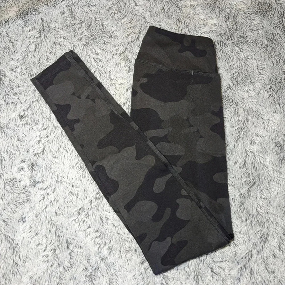 NEW American Giant Black Gray Camo Leggings Size 2 Pocket Power Legging - Picture 2 of 5
